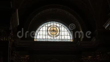 教堂装饰的玻璃窗